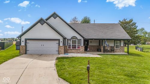 2309 Eagle Brook Dr, Shelbyville, IN, 46176-9325 | Card Image