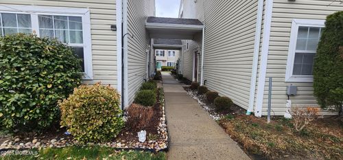 1000-117 Mid Ocean Ct, Howell, NJ, 07731-5009 | Card Image