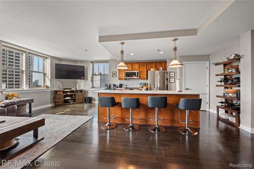 19a-525 W Lafayette Blvd, Detroit, MI, 48226-3122 | Card Image