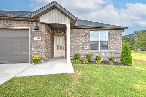 1911 Finnegan St, Bentonville, AR, 72713-4126 | Card Image