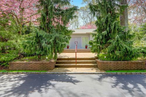 4-4 Old Homestead Rd, Port Jefferson, NY, 11777-1109 | Card Image