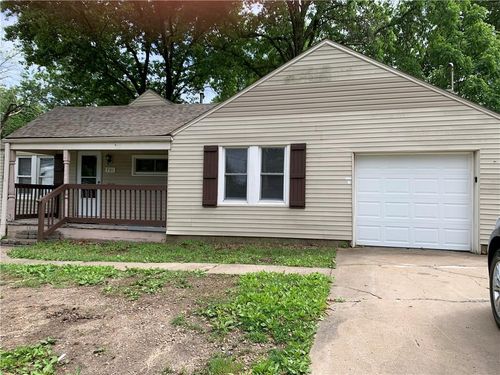 701 W Jones St, Independence, MO, 64050-1610 | Card Image