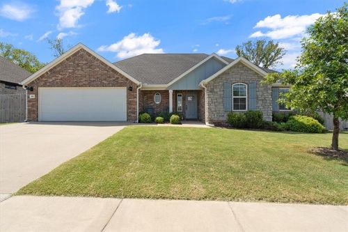 808 E Fallon St, Siloam Springs, AR, 72761-6037 | Card Image