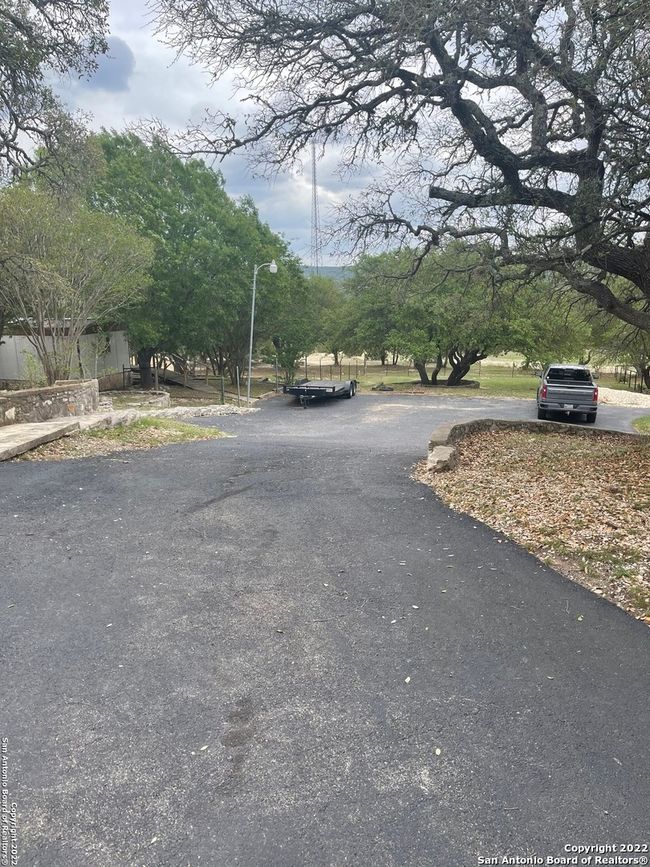 208 Scenic Mountain Dr, House other with 2 bedrooms, 3 bathrooms and null parking in Lakehills TX | Image 58