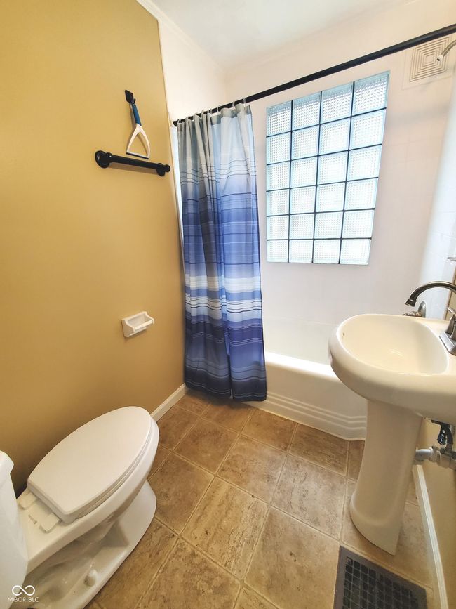 Bathroom-Showerhead will be replaced | Image 29