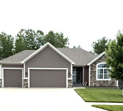 931 N Oak Ter, Tonganoxie, KS, 66086-4504 | Card Image