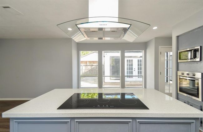 48 Artesia, Home with 3 bedrooms, 2 bathrooms and null parking in Conroe TX | Image 18