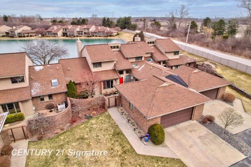 2735 Inverness Dr, Bay City, MI, 48706-9371 | Card Image