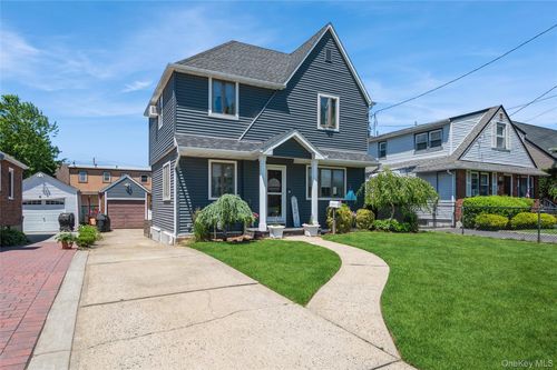 24 Commonwealth St, Franklin Square, NY, 11010-4319 | Card Image