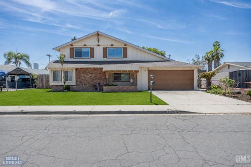 1105 Arena Way, Bakersfield, CA, 93304-3701 | Card Image