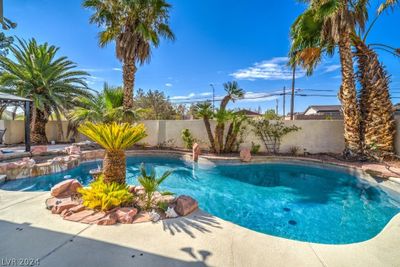 7509 Bush Garden Avenue, House other with 6 bedrooms, 3 bathrooms and null parking in Las Vegas NV | Image 2