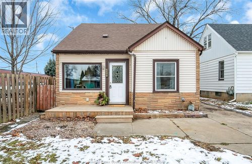 534 Vanier St, Windsor, ON, N8X3E1 | Card Image