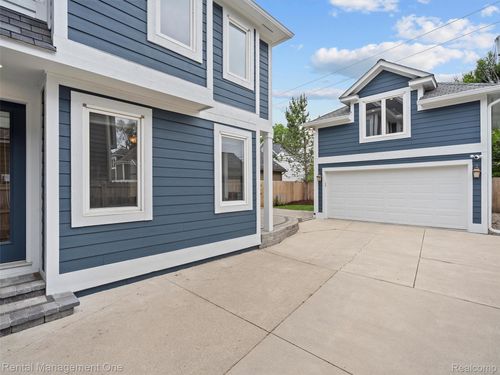 951 Smith Ave, Birmingham, MI, 48009-4707 | Card Image