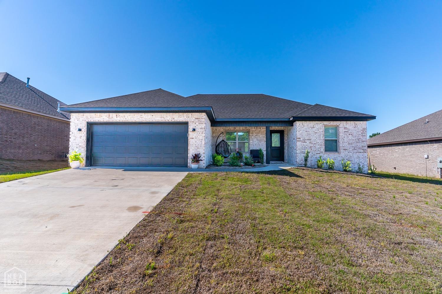 Gia St, Bono, AR 72416