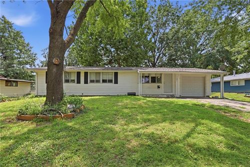 1803 Ne 57th St, Gladstone, MO, 64118-5618 | Card Image