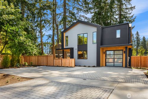 12249 Ne 66th St, Kirkland, WA, 98033-8547 | Card Image