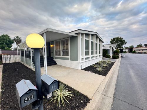 223-2706 W Ashlan, Fresno, CA, 93705 | Card Image