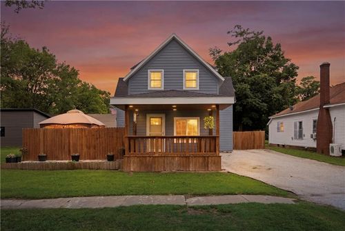 226 N 8th St, Fredonia, KS, 66736-1404 | Card Image
