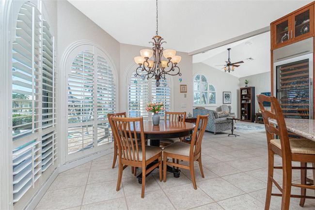Kitchen nook looking in to the family room | Image 29