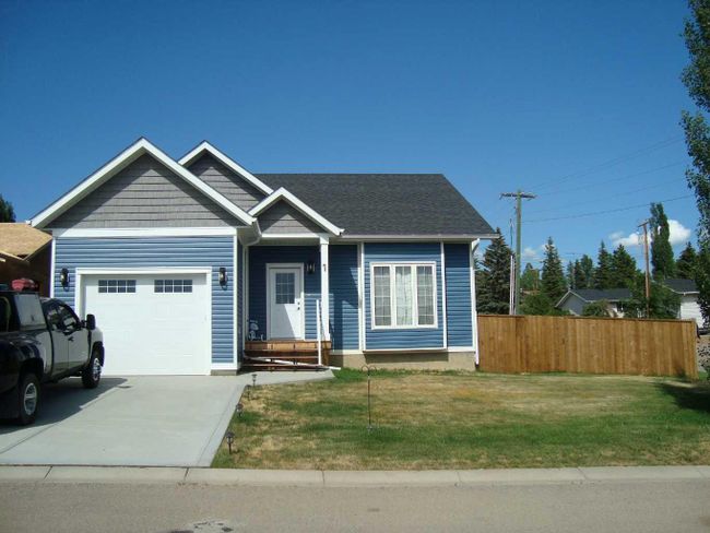 2 Evron Pl, House other with 4 bedrooms, 3 bathrooms and 4 parking in Trochu AB | Image 5