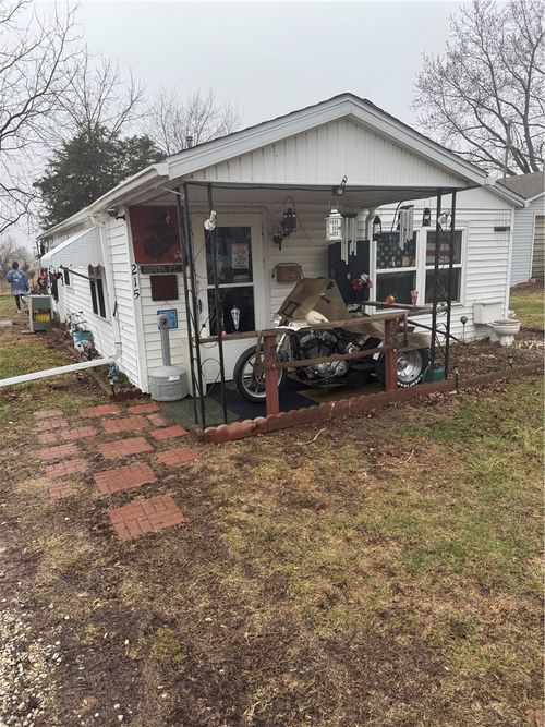 215 S Missouri St, Atwood, IL, 61913-7144 | Card Image