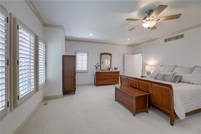 9717 Overbrook Rd, House other with 5 bedrooms, 5 bathrooms and null parking in Leawood KS | Image 15