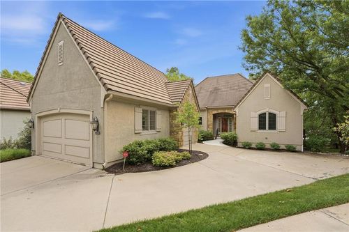 11357 Buena Vista St, Leawood, KS, 66211-1331 | Card Image