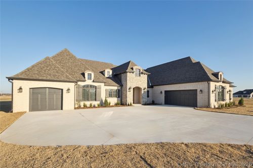 8167 S White Fang Ct, Broken Arrow, OK, 74014-5086 | Card Image