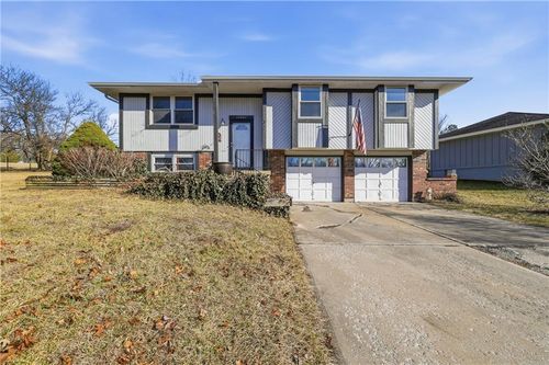 14801 Pine View Dr, Grandview, MO, 64030-4574 | Card Image