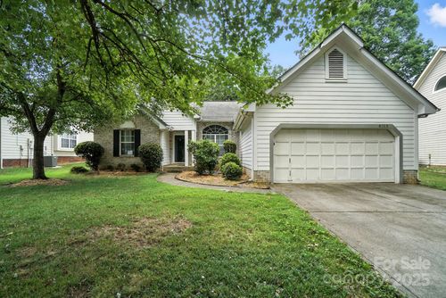 8213 Martindale Ln, Charlotte, NC, 28216-8739 | Card Image