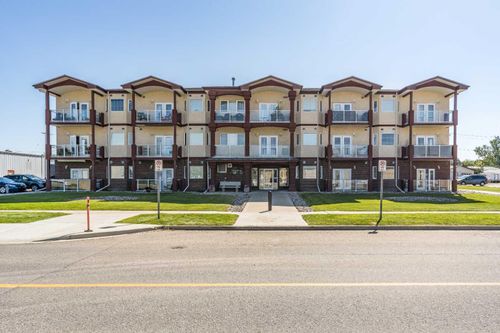 209-105 Main St S, Redcliff, AB, T0J2P2 | Card Image
