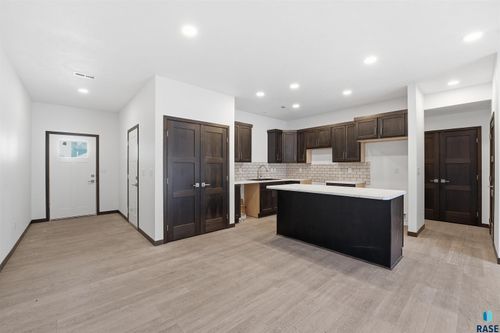 6906 E Brooks Edge Pl, Sioux Falls, SD, 57110-6357 | Card Image