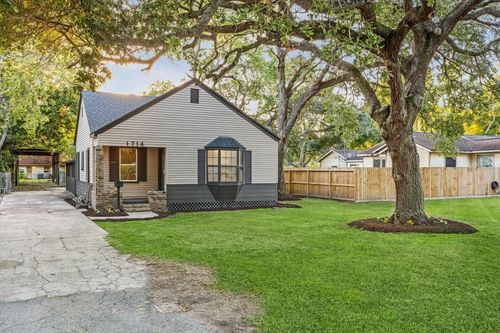 1714 Hawthorne St, La Marque, TX, 77568-5812 | Card Image