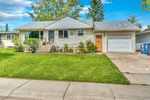 602 4 Street Se, Three Hills, AB, T0M2A0 | Card Image