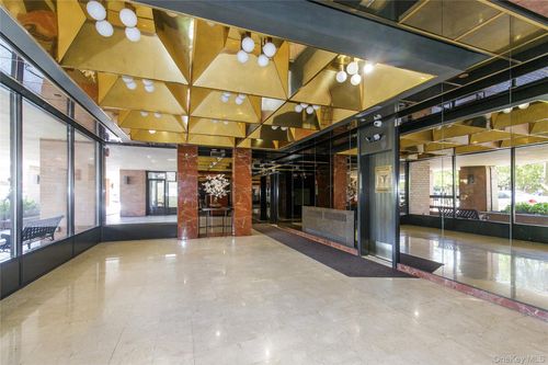 apt-5a-12 Bond St, Great Neck, NY, 11021-2436 | Card Image