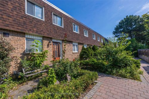 17-17 The Carriage Way, Thornhill, ON, L3T4V1 | Card Image