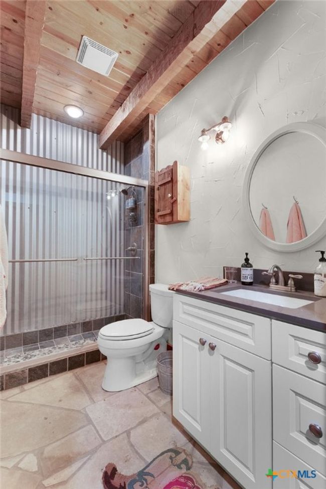 92 N Us Highway 281, Home with 3 bedrooms, 2 bathrooms and null parking in Lampasas TX | Image 27