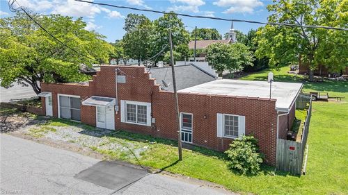 111 W Starmount Ave, Liberty, NC, 27298-8725 | Card Image