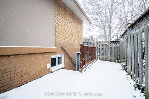 lower-332 Homewood Ave, North York, ON, M2R2N8 | Card Image