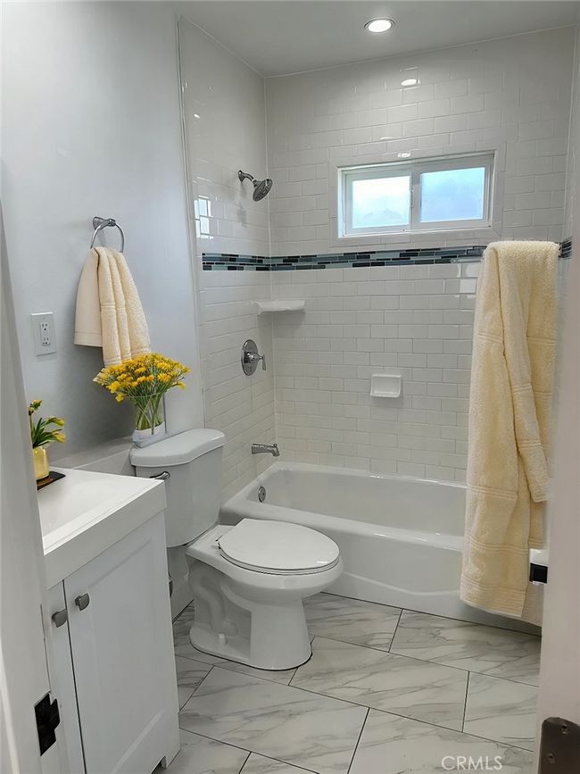 977 W 2 Nd St, Home with 0 bedrooms, 0 bathrooms and 6 parking in San Pedro CA | Image 8