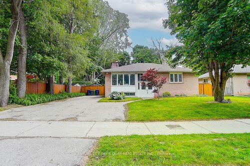 55 Three Valleys Dr, North York, ON, M3A3B6 | Card Image