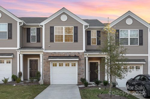 7109 N Mills Rd, Charlotte, NC, 28216-5286 | Card Image