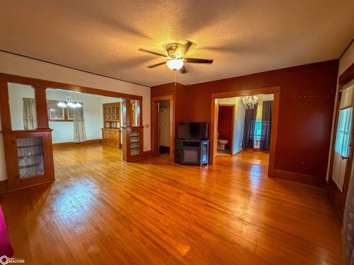 216 4th St Ne, Hampton, IA, 50441-1851 | Card Image