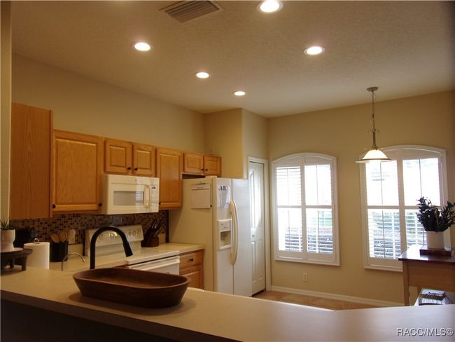877 Silver Meadow Loop, House other with 3 bedrooms, 2 bathrooms and null parking in Hernando FL | Image 6