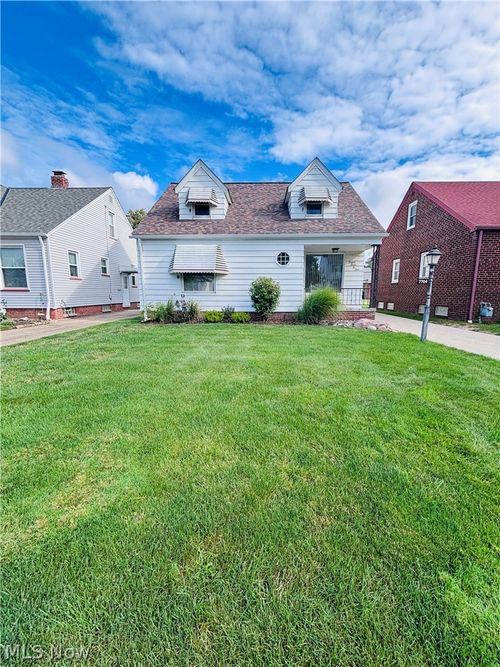 7704 Dartworth Dr, Parma, OH, 44129-3926 | Card Image