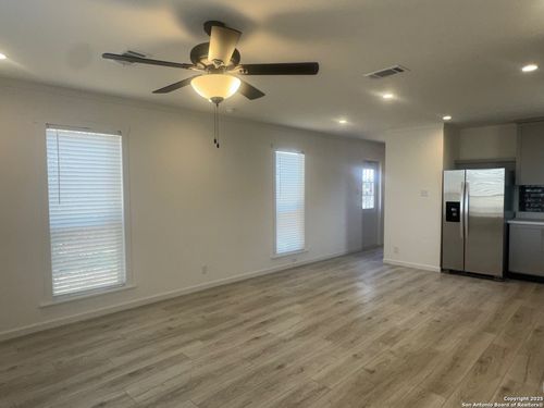 213 W White St, Pleasanton, TX, 78064-4117 | Card Image