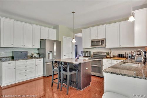 1060 Tinley Blvd, Oxford, MI, 48371-6613 | Card Image