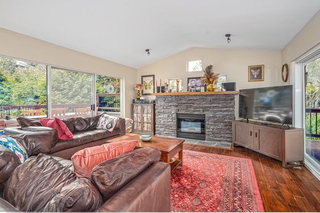 6945 Marine Drive, House other with 4 bedrooms, 3 bathrooms and 4 parking in West Vancouver BC | Image 5