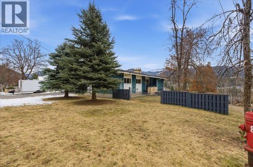 1832 Third St, Fruitvale, BC, V0G1L0 | Card Image