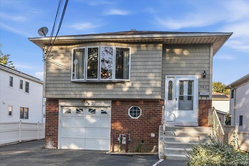 447 Scranton Ave, Lynbrook, NY, 11563-3317 | Card Image